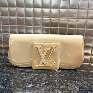 Louis Vuitton Beige Patent Leather Clutch with LV Plaque